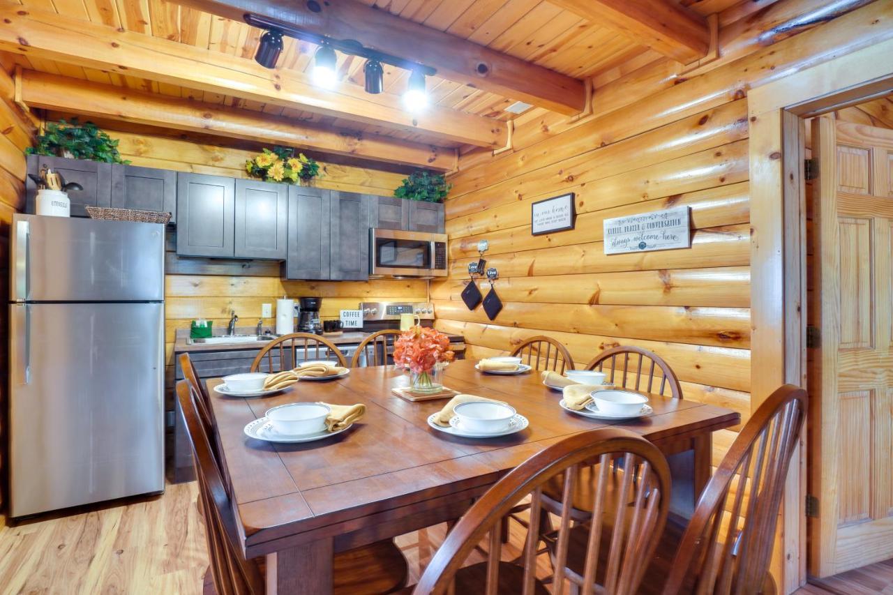 Lovely Gatlinburg Cabin With Private Hot Tub! ภายนอก รูปภาพ