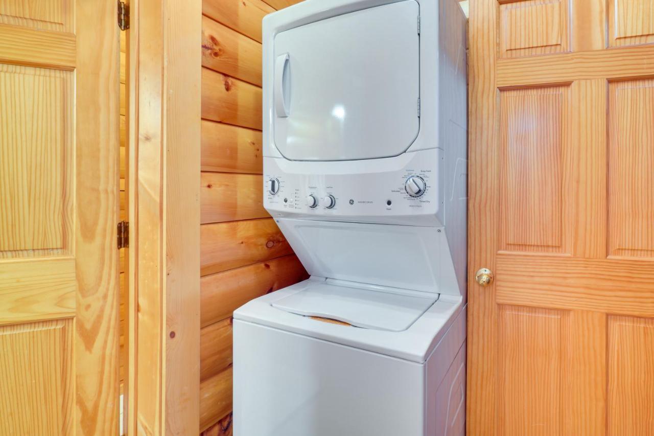 Lovely Gatlinburg Cabin With Private Hot Tub! ภายนอก รูปภาพ