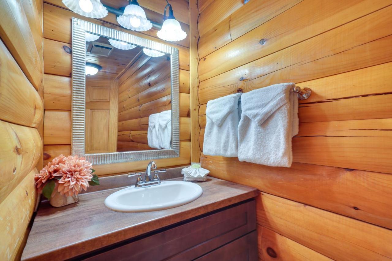 Lovely Gatlinburg Cabin With Private Hot Tub! ภายนอก รูปภาพ